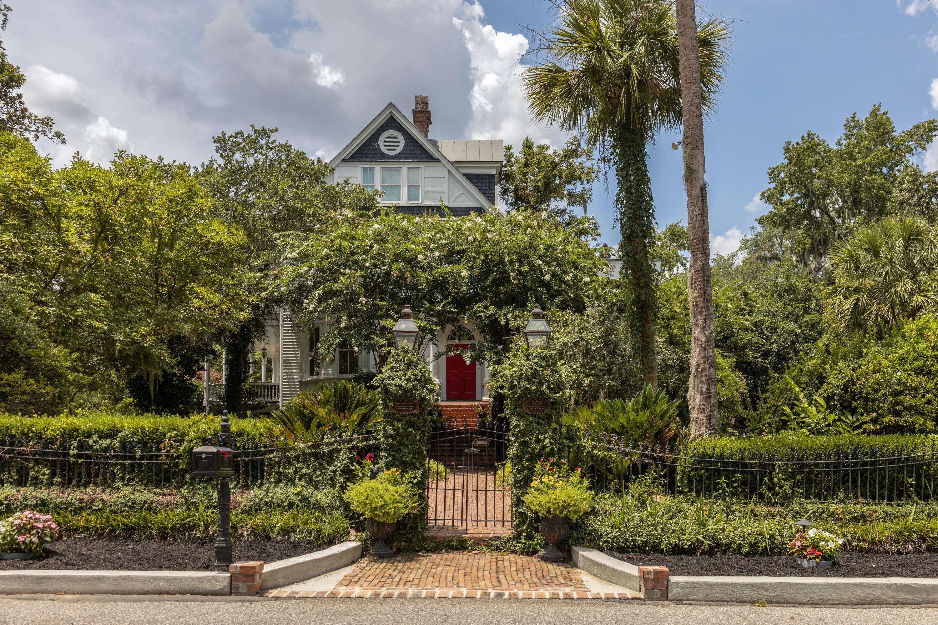 Summerville, SC 29483,208 Sumter Ave