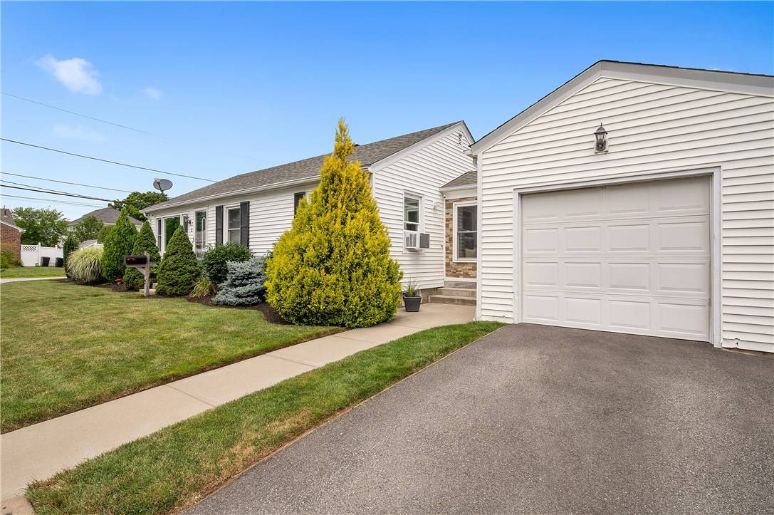 Johnston, RI 02919,2 Hoyt ST