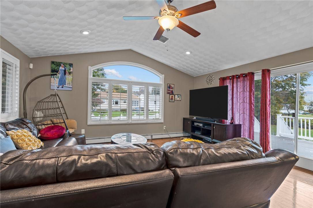 Cranston, RI 02920,14 Ashley ST