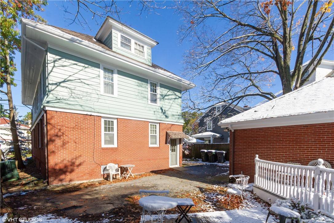 Providence, RI 02906,537 Angell ST
