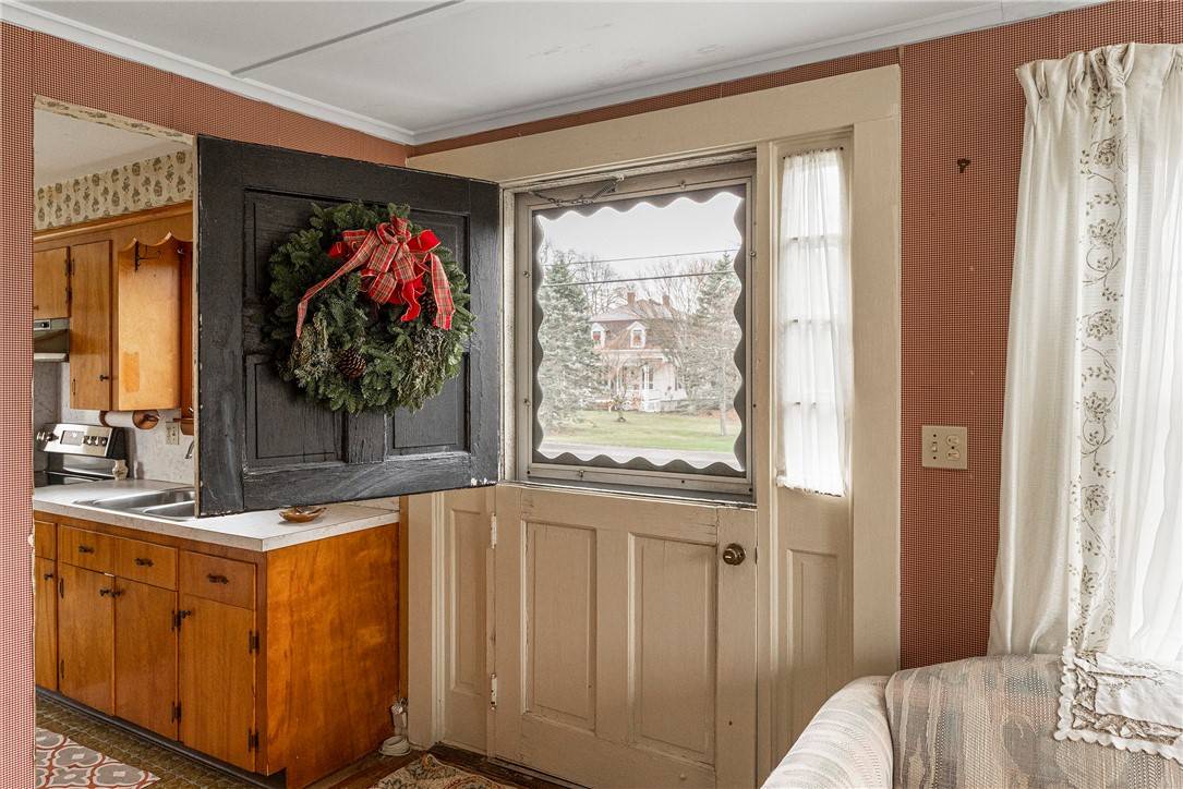 Middletown, RI 02842,192 Oliphant LN