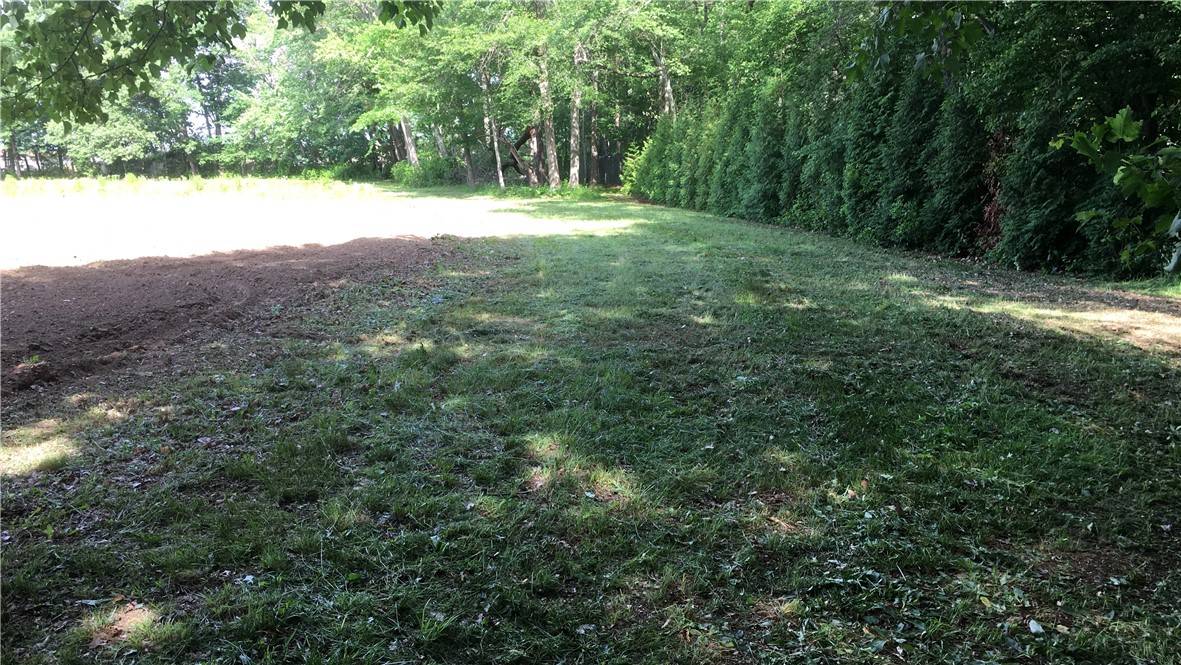 Seekonk, MA 02771,1693 Fall River AVE