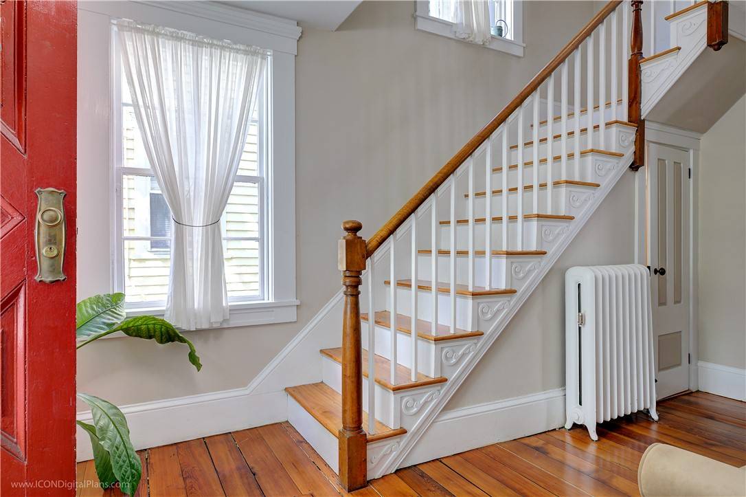 Bristol, RI 02809,256 Hope ST