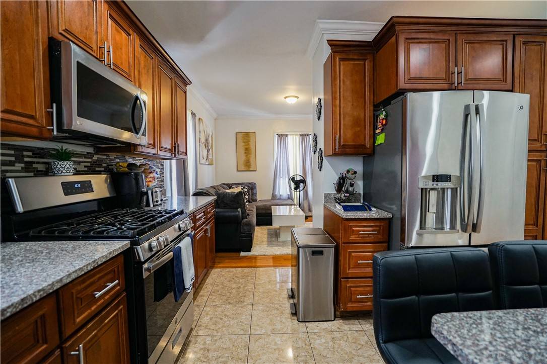 Cranston, RI 02920,828 cranston ST