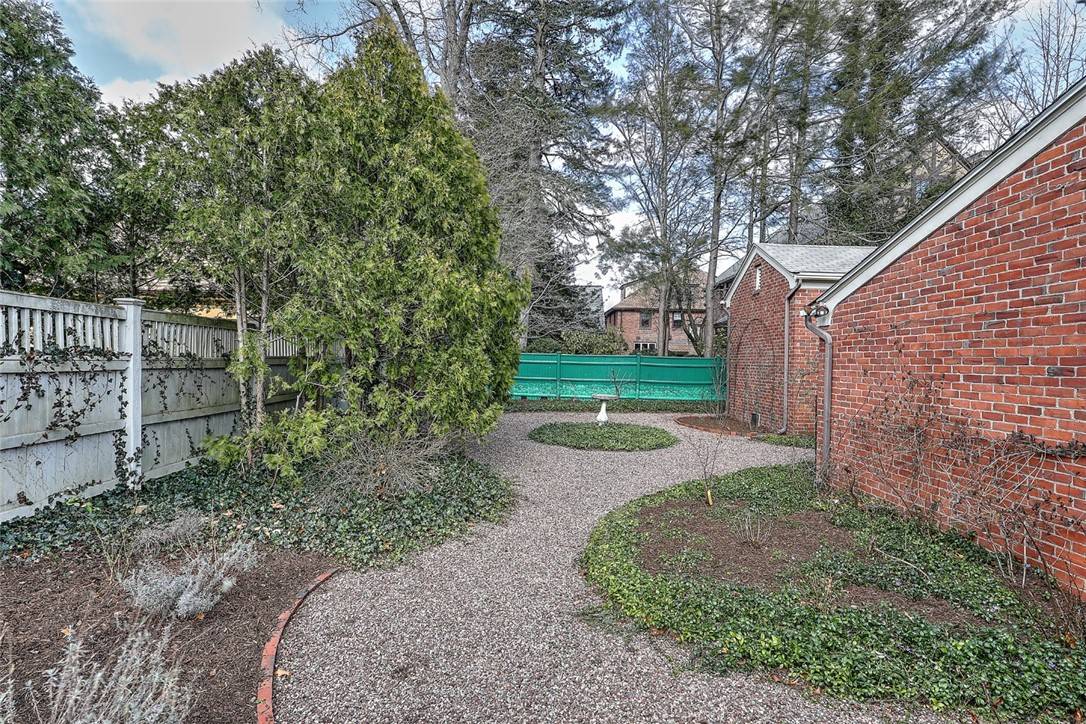 Pawtucket, RI 02860,4 Kenilworth WAY