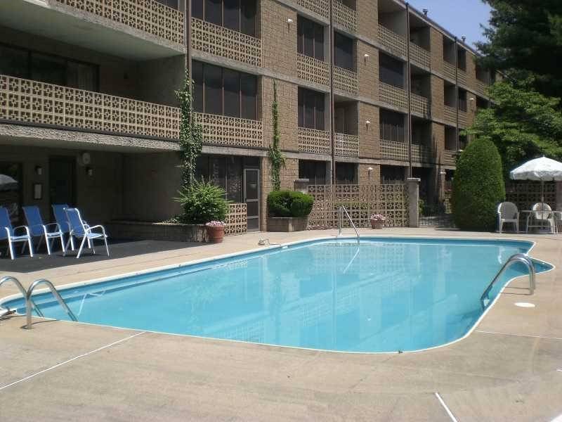 Cranston, RI 02920,175 Hoffman AVE #107