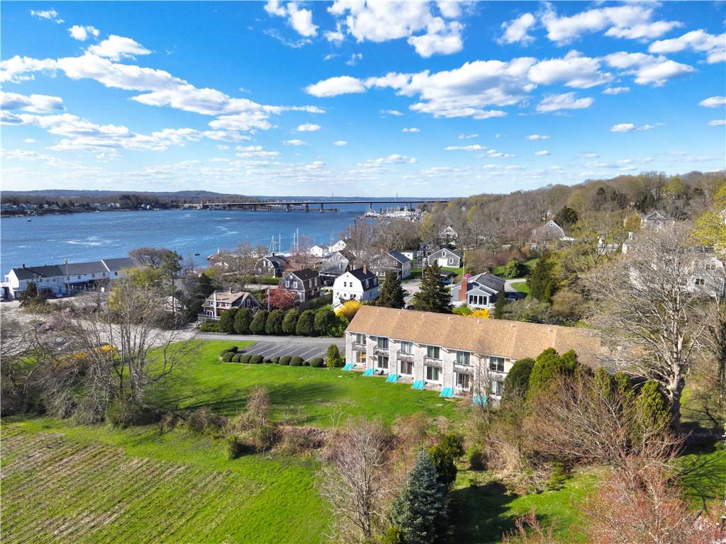 Tiverton, RI 02878,31 Sakonnet East