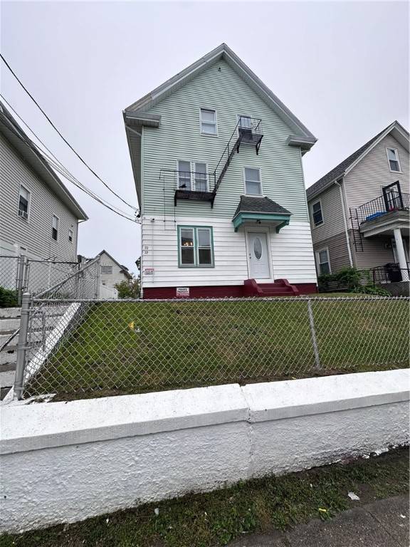 Pawtucket, RI 02860,72 Baldwin ST #2