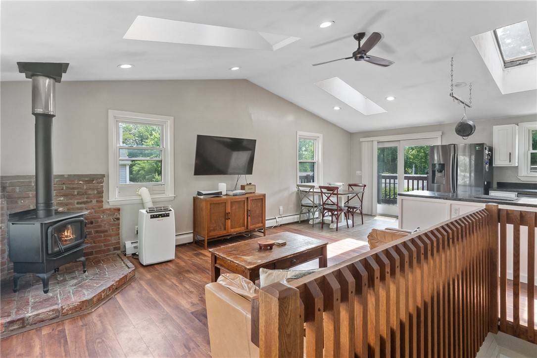 Coventry, RI 02816,60 Twin Lakes AVE