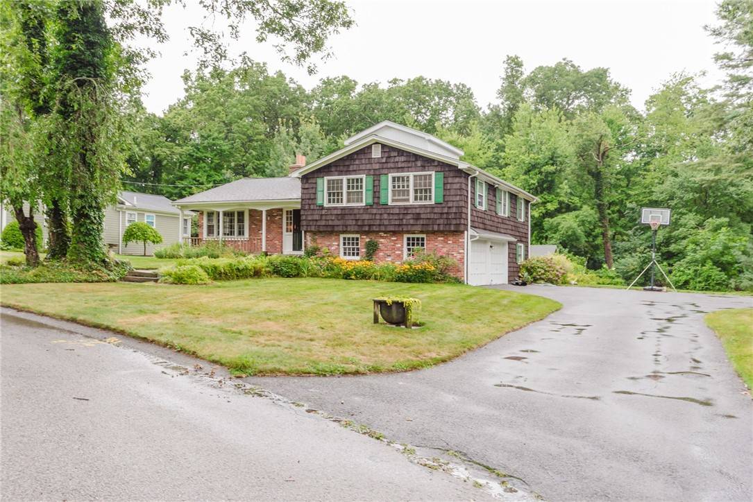 Seekonk, MA 02771,21 Hiller DR