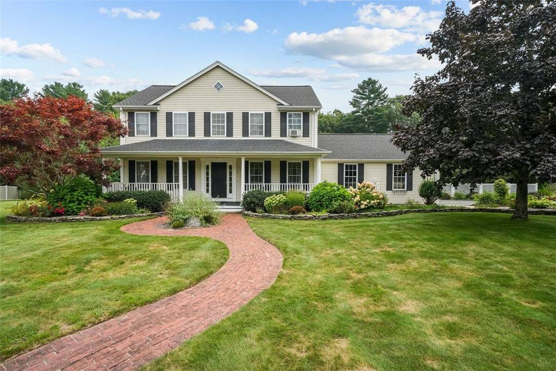North Smithfield, RI 02896,4 Narragansett DR