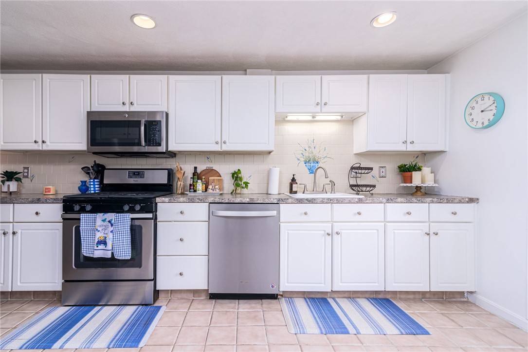Smithfield, RI 02917,17 Waterview DR #D
