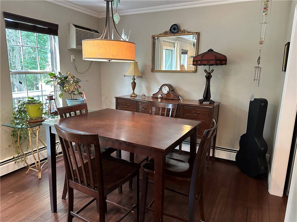 West Warwick, RI 02893,565 Quaker LN #51