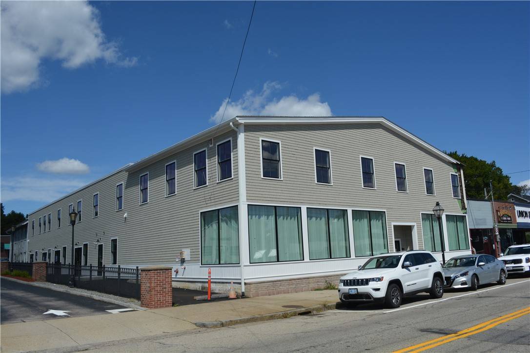 East Greenwich, RI 02818,461 Main ST #203