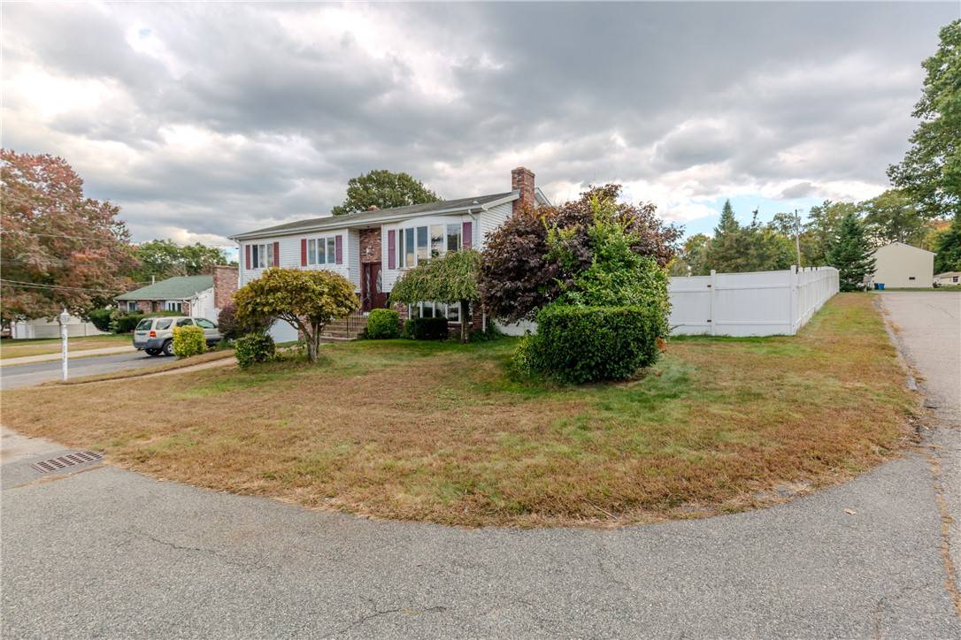 Cumberland, RI 02864,8 Chunga DR