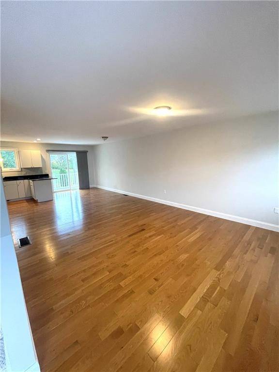 Portsmouth, RI 02871,34 Seafare LN