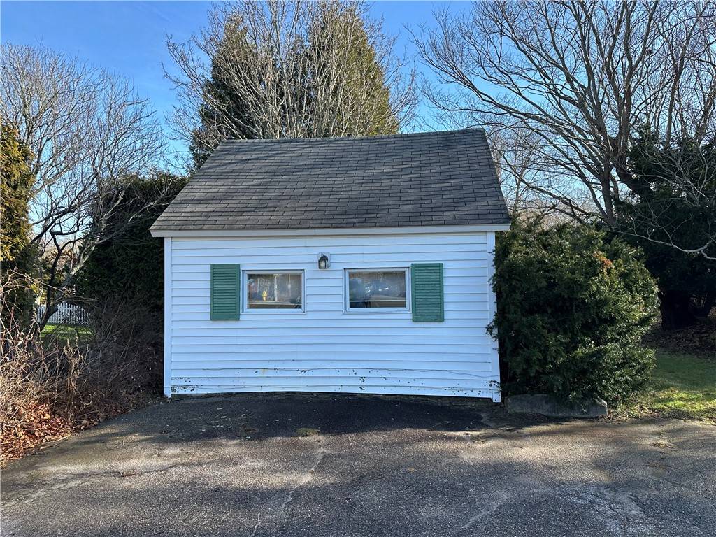 Narragansett, RI 02882,576 Point Judith RD
