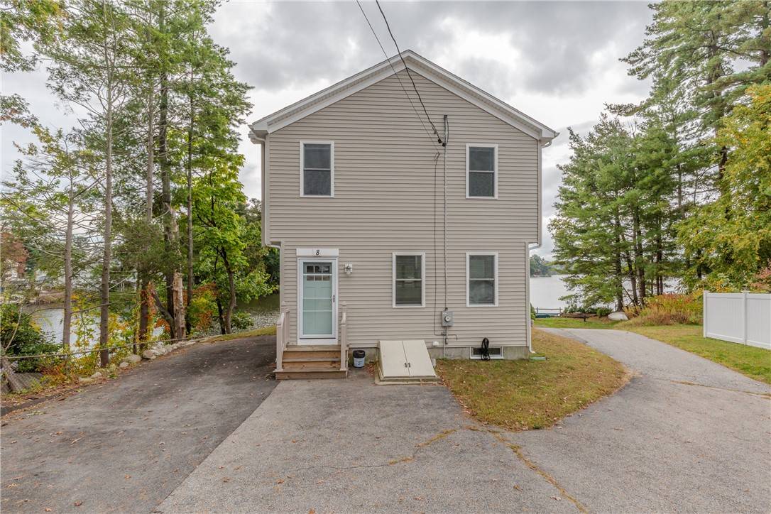 Smithfield, RI 02828,8 Lakeview DR