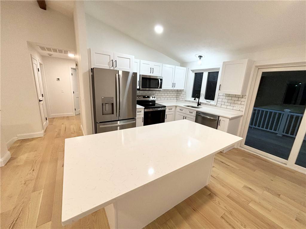 South Kingstown, RI 02881,2233 Kingstown RD
