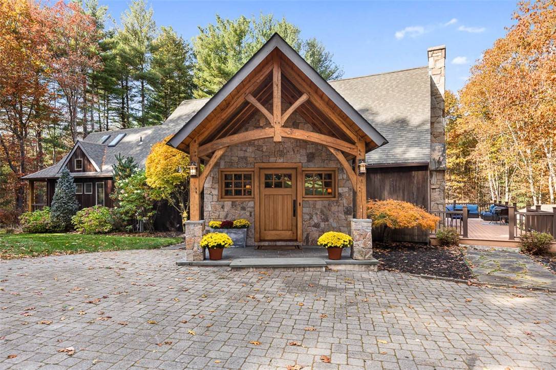 North Smithfield, RI 02896,7 Trout Brook LN