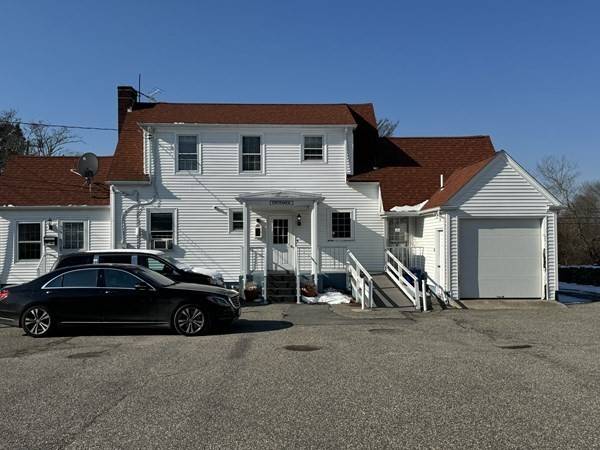 Tiverton, RI 02878,462 Main RD