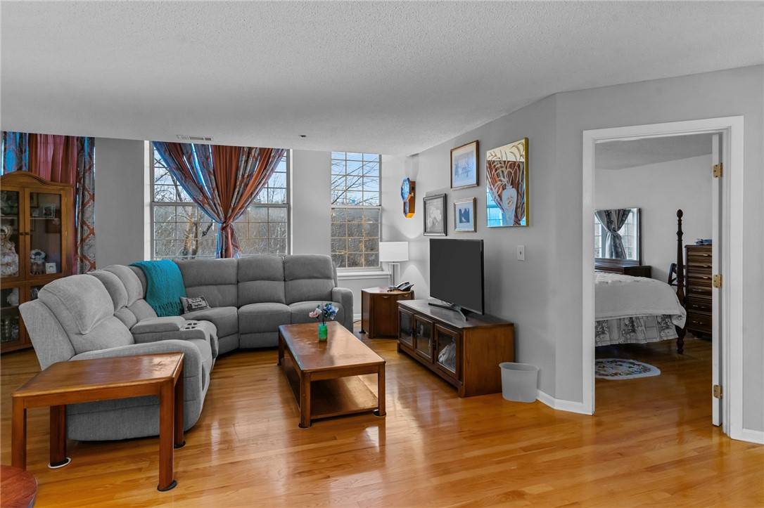 Lincoln, RI 02802,2 School ST #430