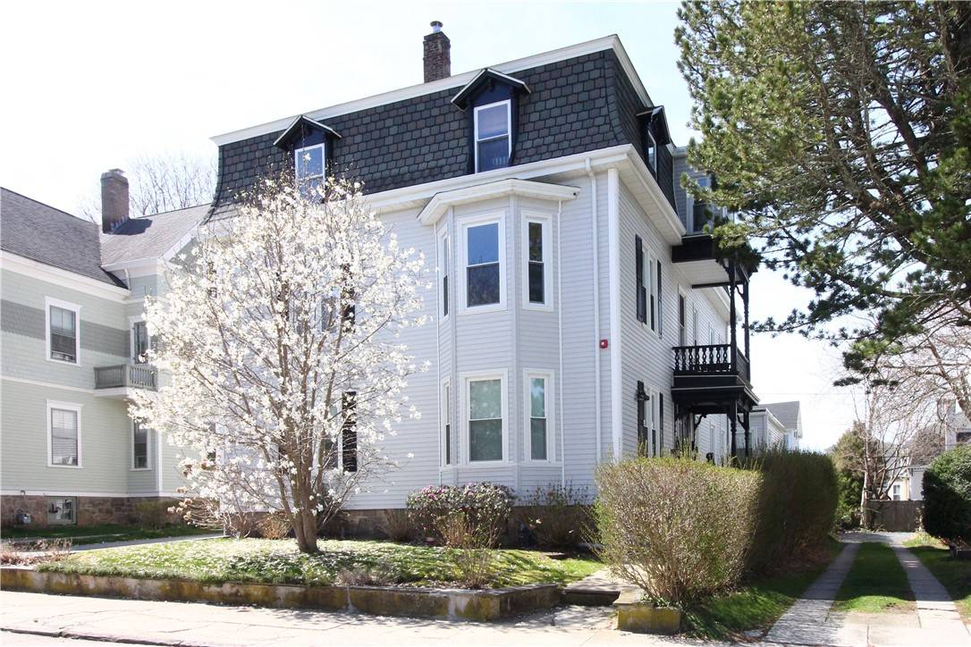 Newport, RI 02840,15 Everett ST #5