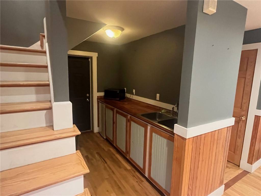 South Kingstown, RI 02879,568 Mooresfield RD
