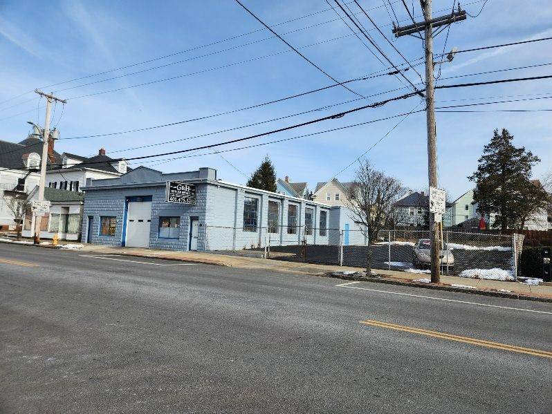Pawtucket, RI 02860,433 Broadway AVE