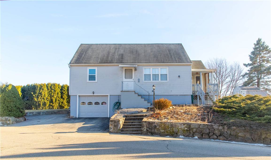 Johnston, RI 02919,4 Heritage CIR