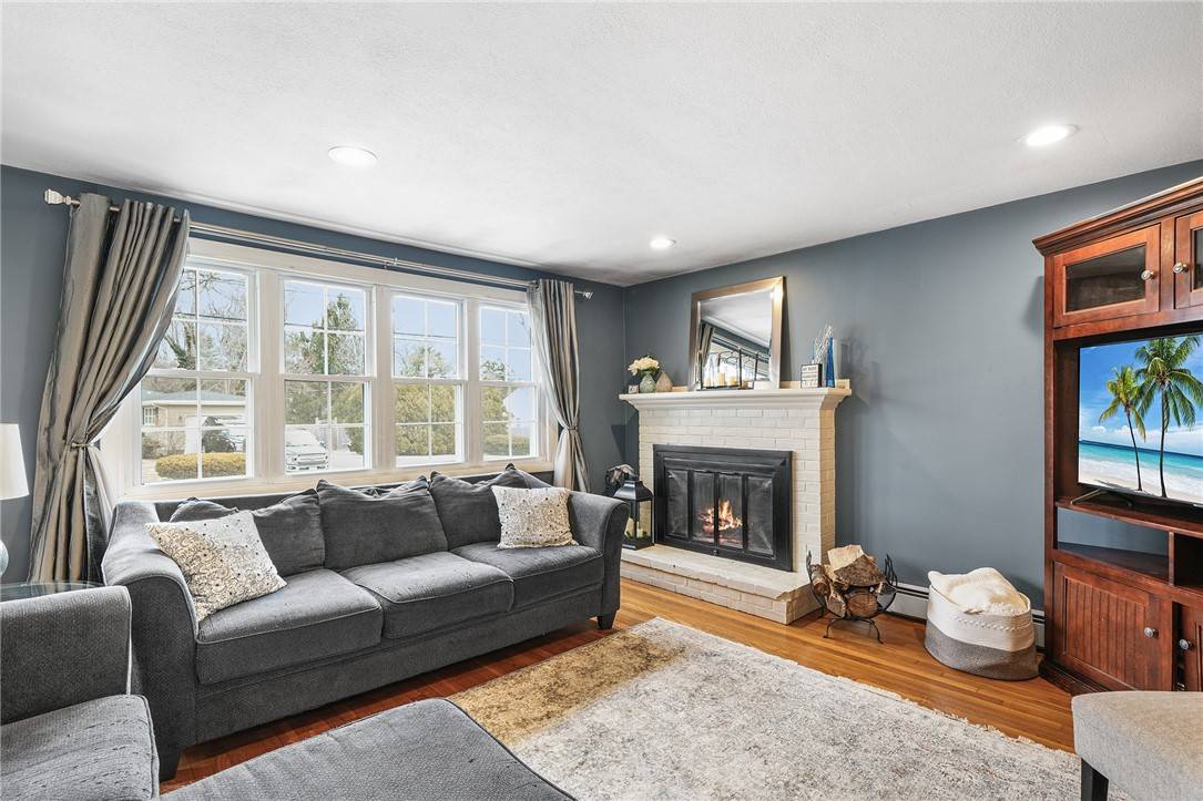East Greenwich, RI 02818,48 Birchwood WAY