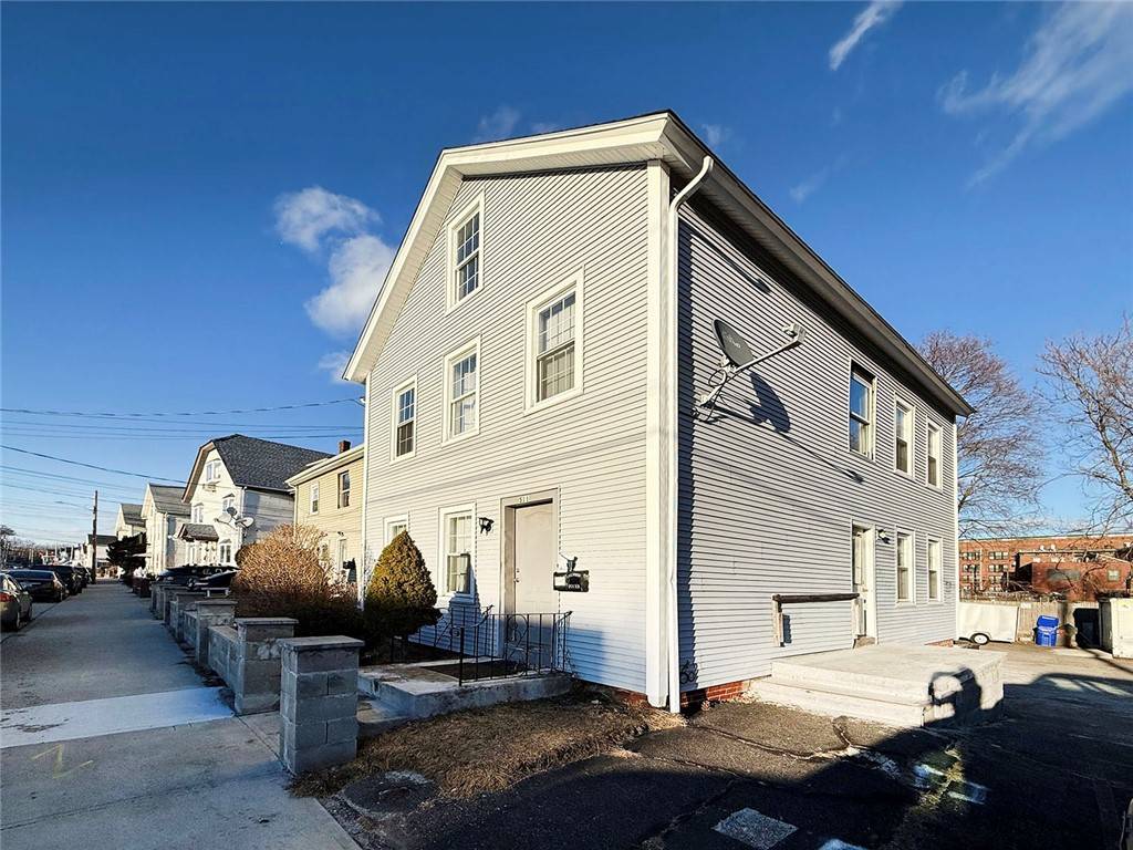 Central Falls, RI 02863,511 High ST
