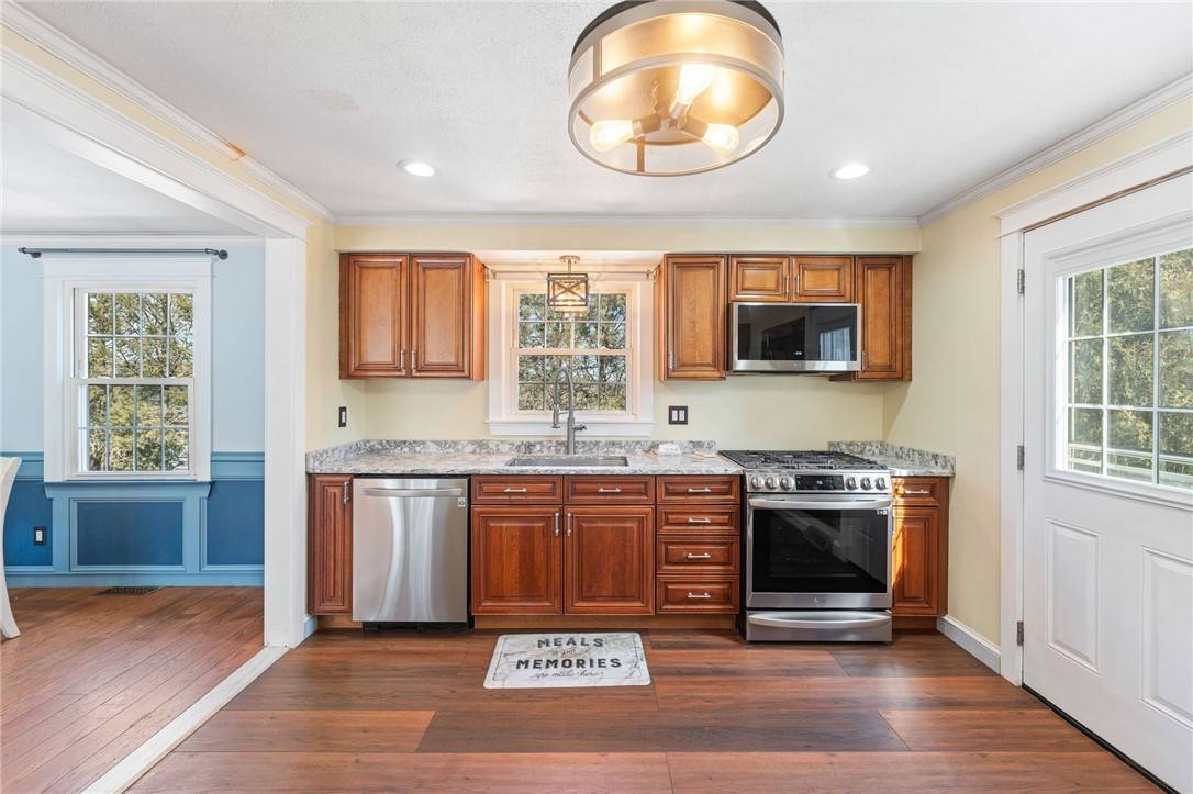 West Warwick, RI 02893,10 Morningside DR