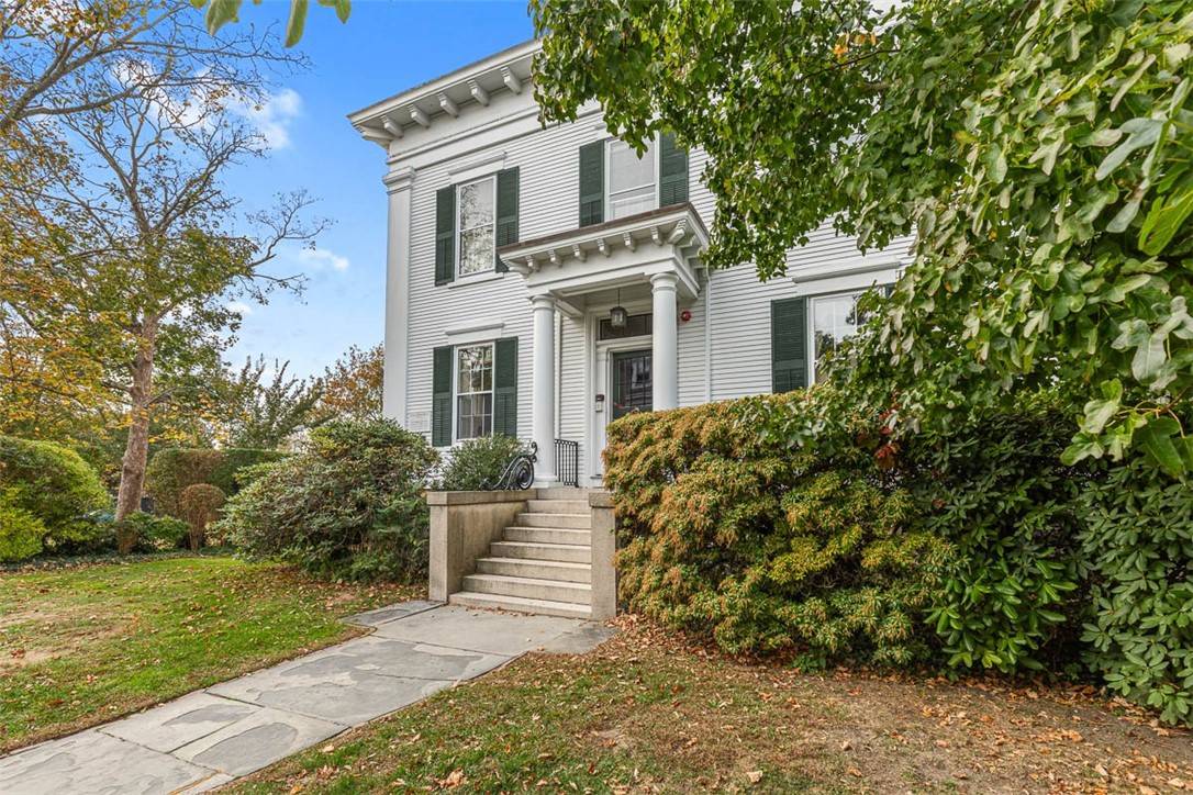 Newport, RI 02840,12 Mt. Vernon ST #5