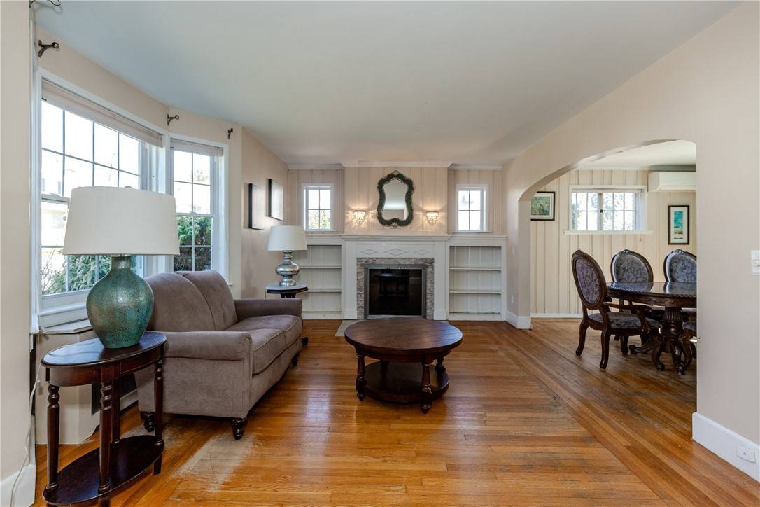 Warwick, RI 02888,102 Pleasant View RD