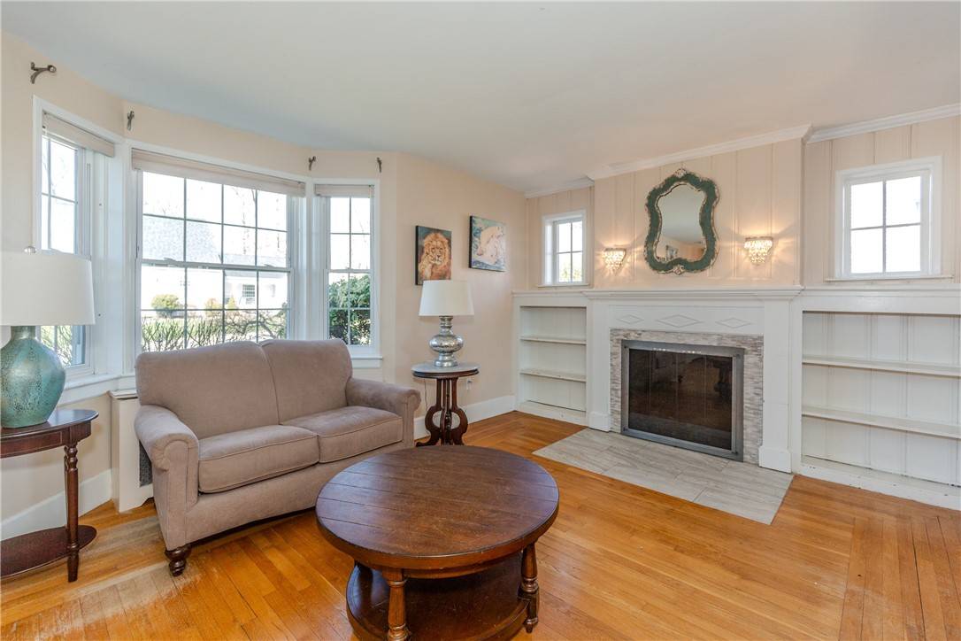 Warwick, RI 02888,102 Pleasant View RD