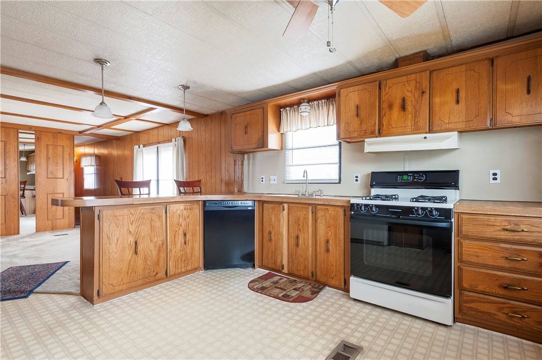 Pawtucket, RI 02861,242 Manton ST