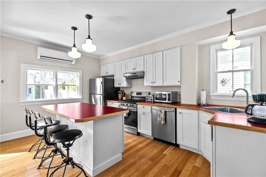 Newport, RI 02840,6 Gladding CT