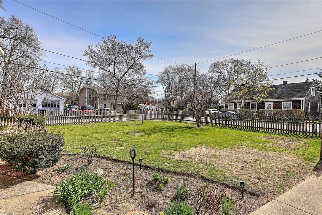 East Providence, RI 02915,4 Wamsetta AVE