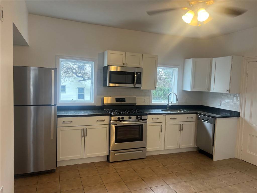 Providence, RI 02906,85 East George ST