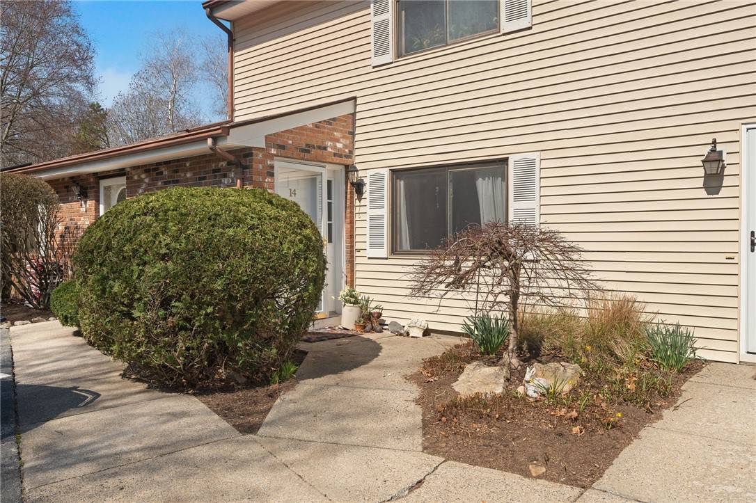 West Warwick, RI 02893,14 Governors HL #14