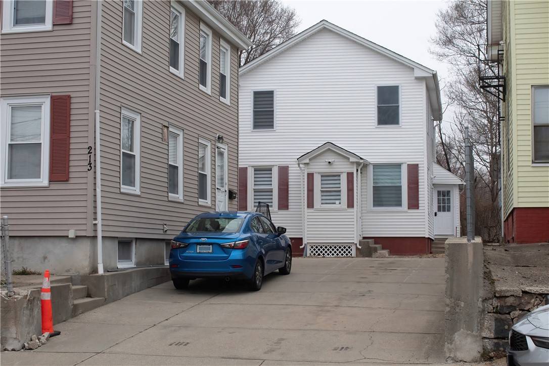 Pawtucket, RI 02860,213 Francis AVE #1