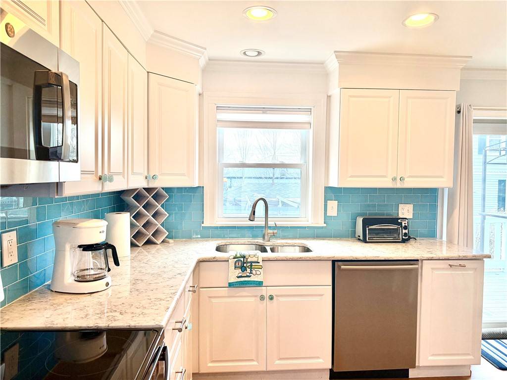 Newport, RI 02840,5 Byrnes ST