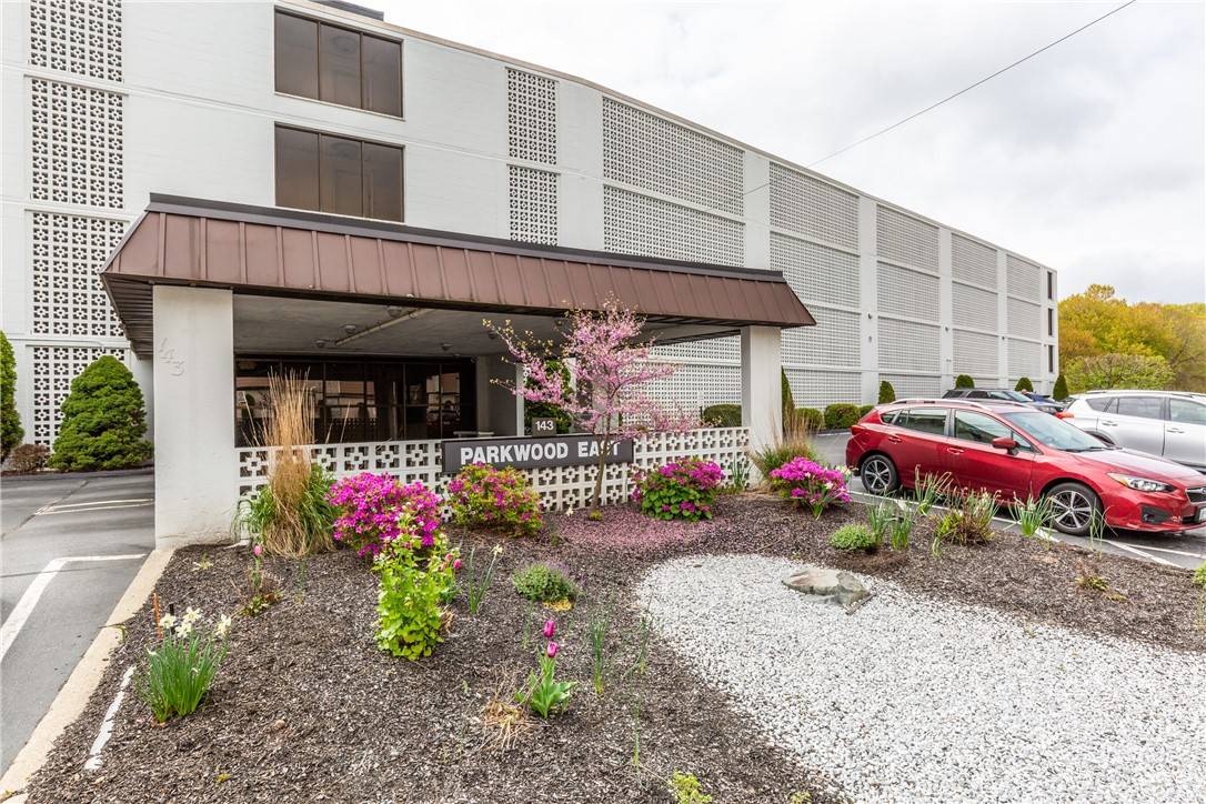 Cranston, RI 02920,143 Hoffman AVE #101