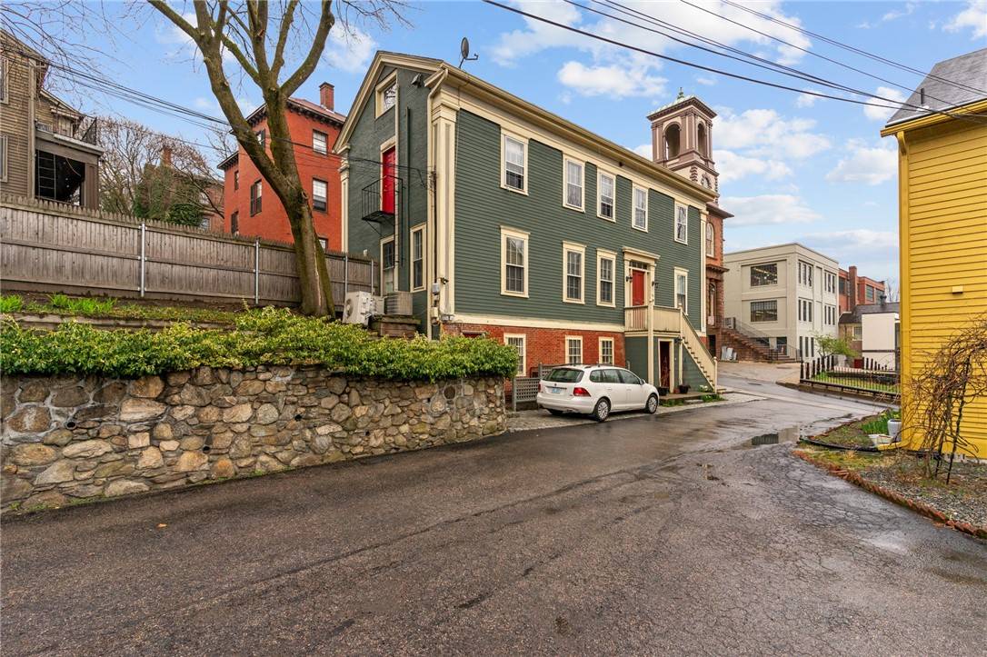 Providence, RI 02903,48 N Court ST #2