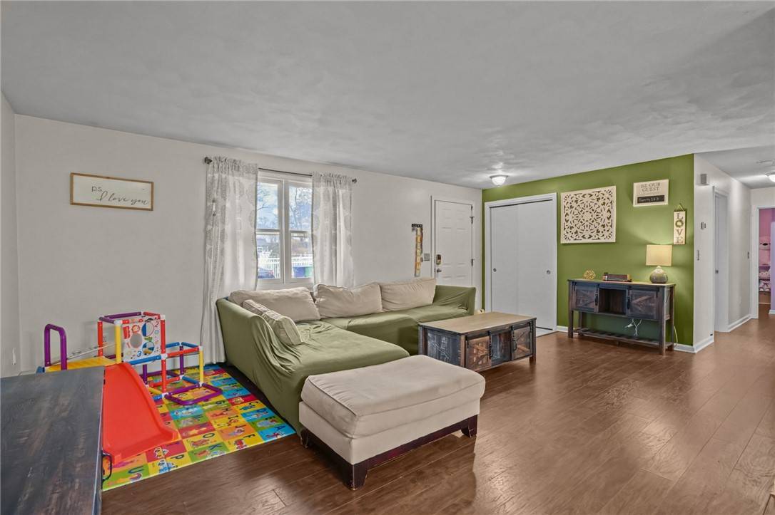 Warwick, RI 02888,41 Aborn AVE