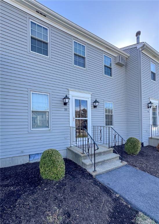 West Warwick, RI 02893,565 Quaker LN #19