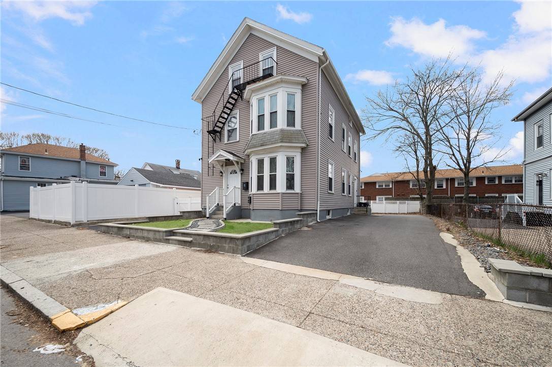 Pawtucket, RI 02860,21 Brewster ST