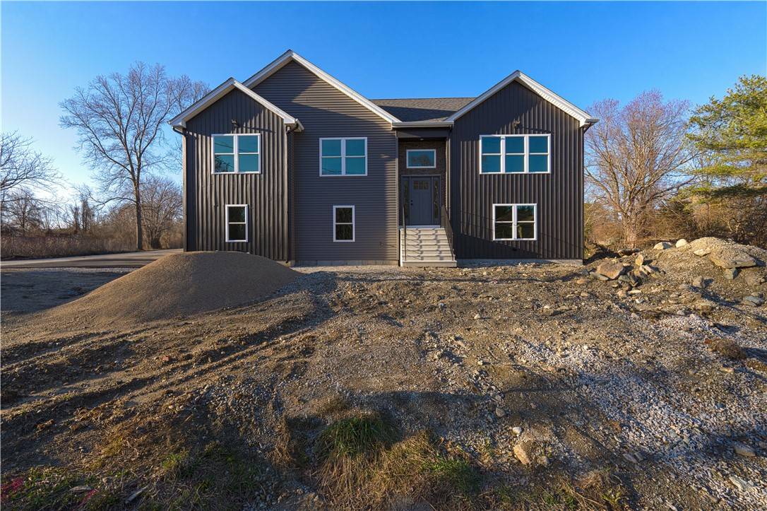 Johnston, RI 02919,2 Pinewood AVE