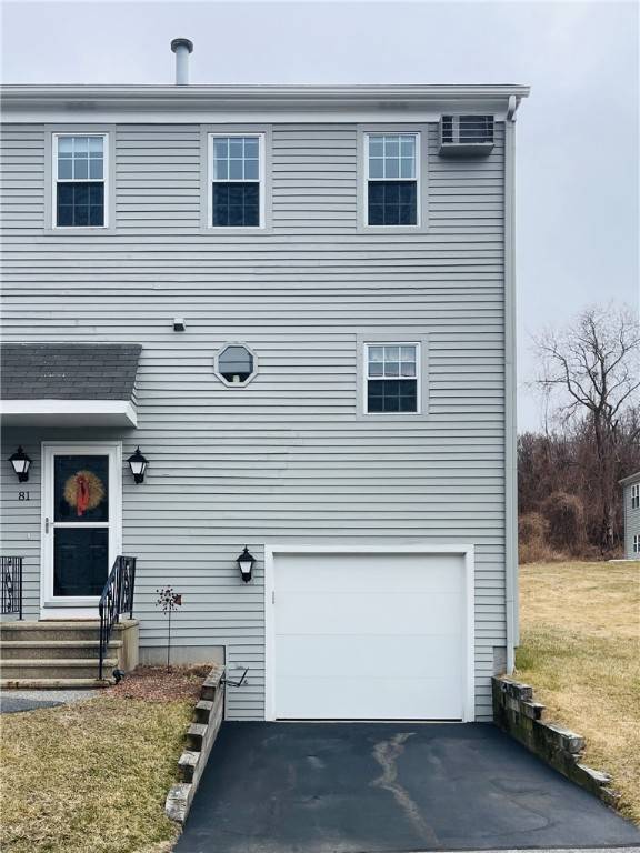 West Warwick, RI 02893,565 Quaker LN #81